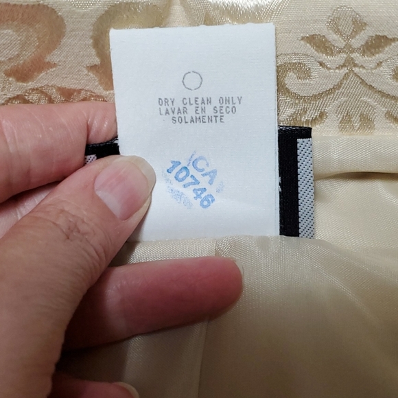 Beautiful soft gold brocade evening jacket - Picture 7 of 7